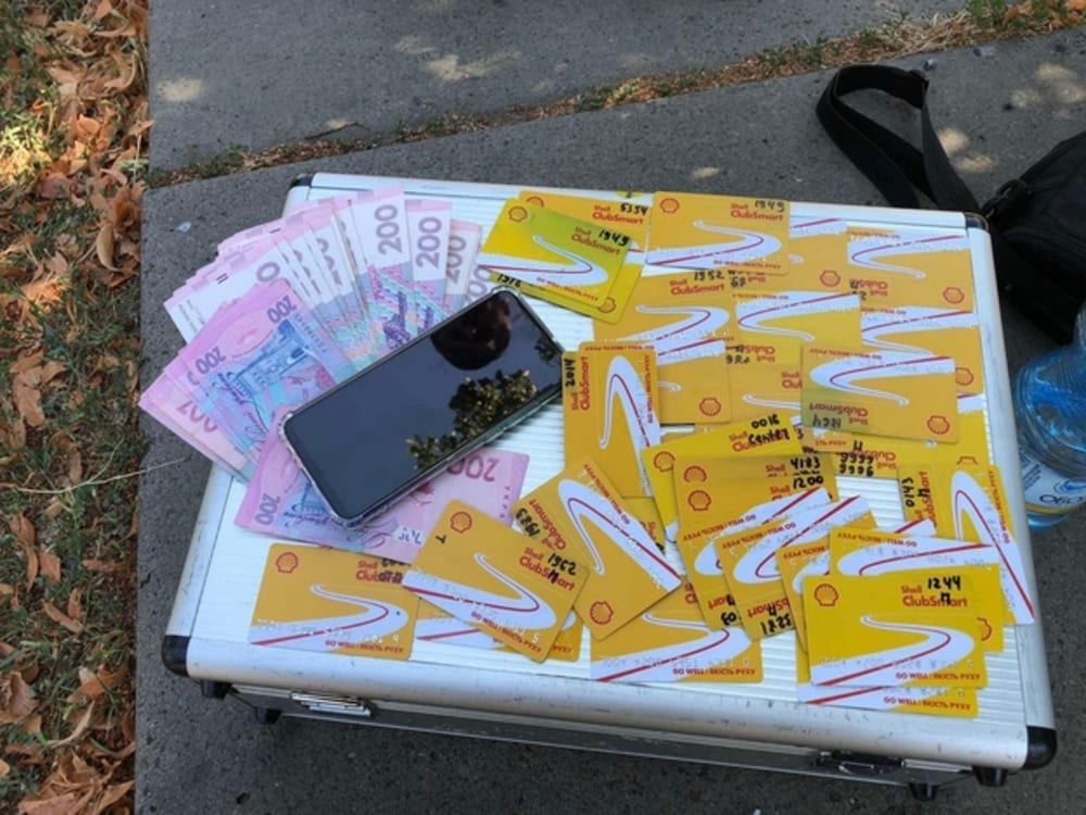 У Києві затримали одеських карткових шахраїв